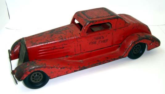 Wyandotte Key wind Siren Fire Chief Car: 14 1/2"