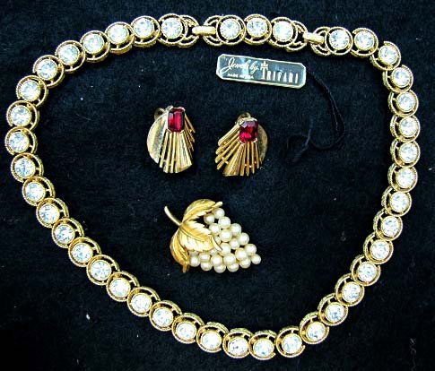 3 Pc. Crown Trifari Brushed Gold, Chaton Jew.: Inc. 16" Twin Clasp Clear Chaton Choker w/ Paper Tag. 1 1/2" Faux Pearl Grape Cluster Brooch & 1" Dark Fushia Emerald Cut Stone Earrings. Goldtone Sgnd