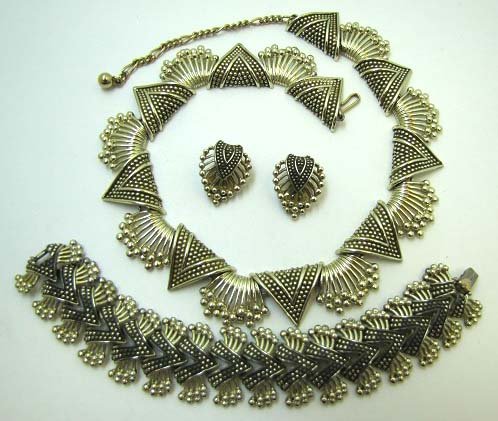 Vintage MARBOUX Demi-Parure: 18" Heavily Textured Goldtone Choker, 7 1/2" Bracelet, & 1" Earrings. Signed MARBOUX 1128