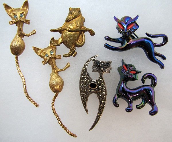 6 Pc. Vtg. Cat & Rat Pin's: Inc. 1 7/8" Sterling Marcasite Cat, 2 1/2" Pr. Of Goldtone Cats, 1 5/8" Pr.of Purple Iridescent Cats, & 1 1/4" Golf Playing Rat Lapel Pin.