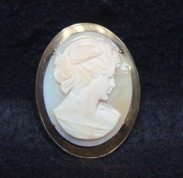 Vtg. Carved Shell Cameo Brooch: 1 3/4"