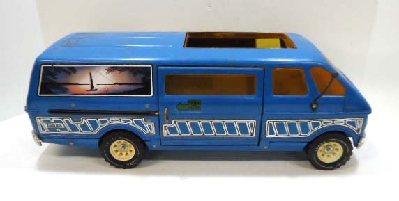 Tonka Travel Van: 18 1/2" L x 6 1/2" T
