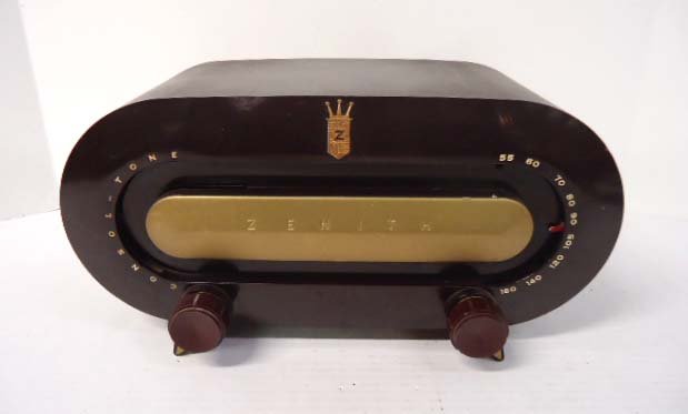 Zenith Consol-Tone Radio: 13 1/2" L x 7" T Working