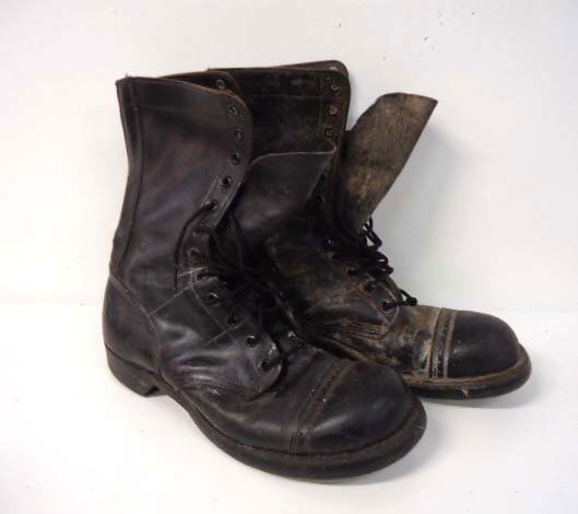 Army Boots Sz. 8 1/2: Sz. 8 1/2
