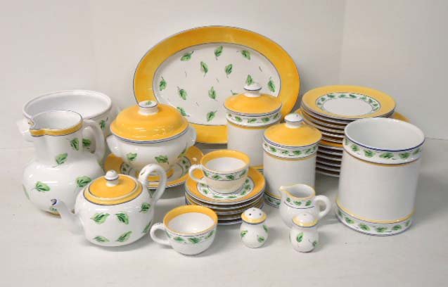 31pc Herend Crispin Dinnerware: 31pc