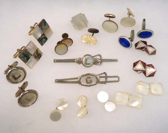 Vtg Mother Of Pearl & Enameled Men's Jew.: Inc. 5 M.O.P. Cuff Links, 2 Tie Bars, & 5 Odd Pc's. 2 Pr.'s Enameled Cuff Links.