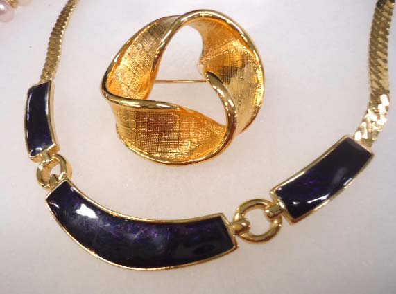5 pc. TRIFARI, NAPIER, MONET Jewelry - 6