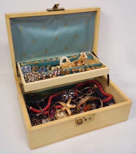 Vintage Jewelry Box FULL. Great Lot !!: Inc. 13pr.'s Rhinestone Earrings, 3 Glass Bead Necklaces, Brooches, Bracelets, Pendants, X-mas & So Much More.