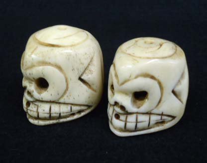 2 Carved Bone Netsuke's: 1 1/4"T