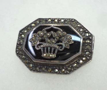 Victorian Onyx, Marcasite Sterling Octg Pin: 1 5/16" x 1" Gorgeous 3 Layered Octagonal Brooch w/ Marcasite Edging, Octagonal Onyx Layer & Floral Sterling /Marcasite Basket. Mrdk .925