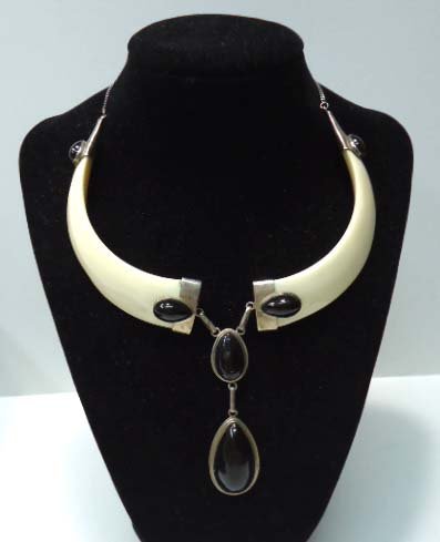 Vtg Ivory Boar's Tusk & Sterling Collar: 14" Collar Made Up Of 2- 3 3/8" Ivory Boars Tusk's Set in Sterling w/ 18mm & 29mm Teardrop Cabochons & 10 & 15mm Accent Cab's. Un-sure of Drop Material (some Slight Cracks)