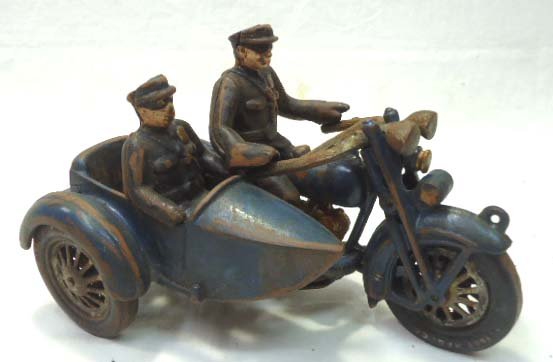 Cast Iron Motorcycle: Modern 8 1/2"L x 5 1/4"T