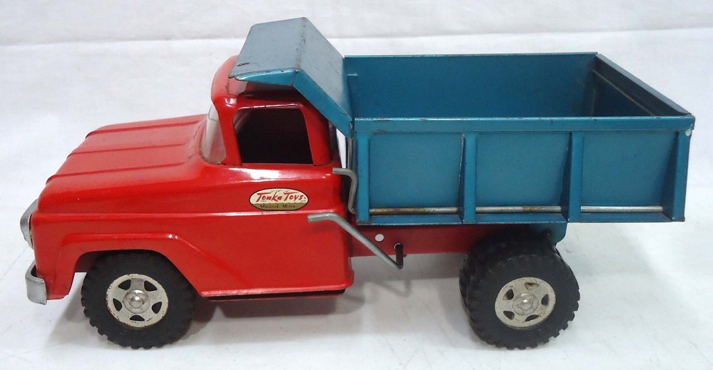 Tonka Dump Truck: 6 1/4"T x 13 1/4"L x 6 1/4"W
