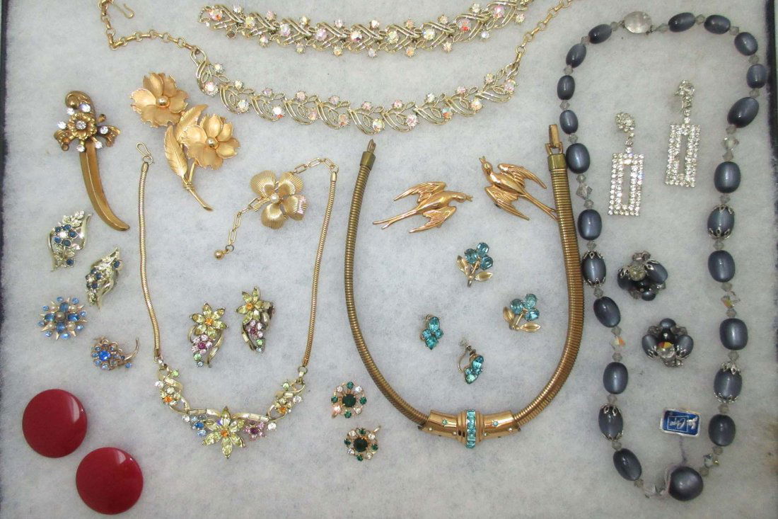 Huge 18 Pc. Coro Jewelry Collection: Inc. 22" Dusky Blue Moonglow Necklace w/ Original Hang Tag & Matching 7/8" Earrings. Lovely Citrine/Blue/Violet Floral Choker Set. Snake Skin Choker w/ Blue Accents, 2 1/8" Swallow Duet Pin's & So Muc