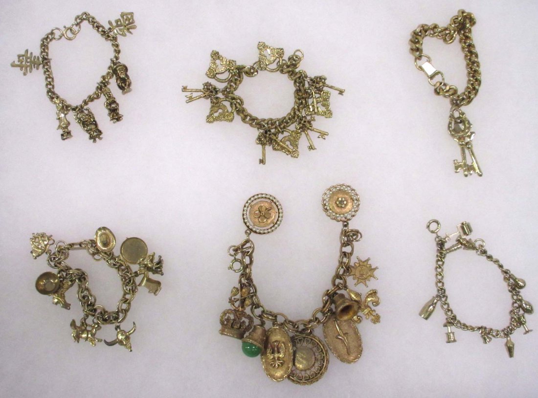 Lot Costume Charm Bracelets (1 of 7)