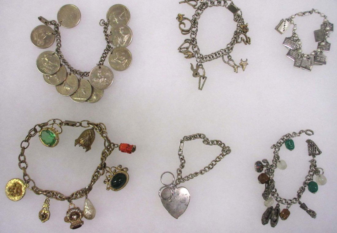 Lot Costume Charm Bracelets (1 of 7)