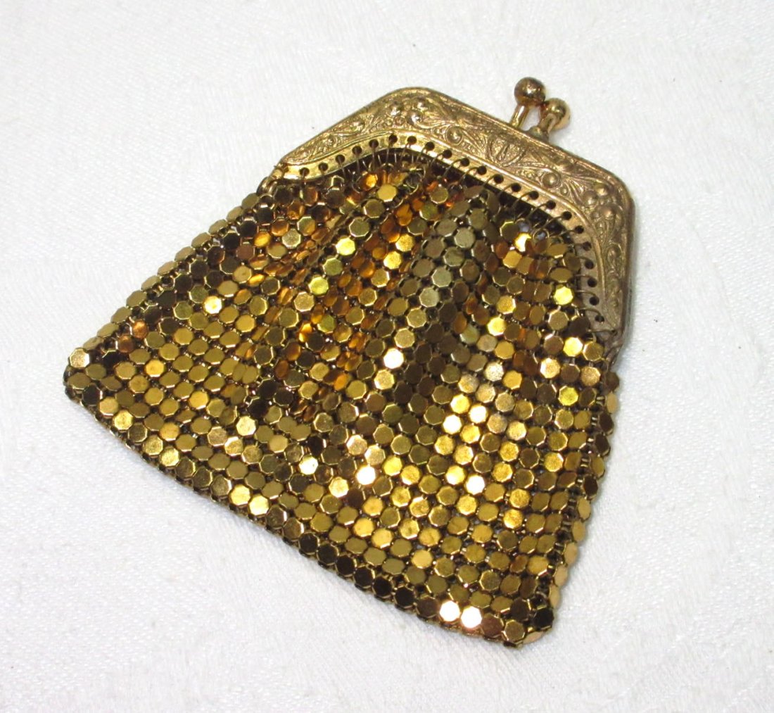 Beautiful Armor Mesh Coin Purse: Beautifully Detailed Goldtone Armor Mesh coin Purse w/ Kiss Lock.