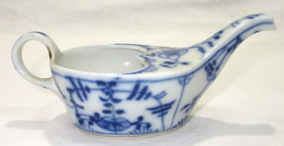 Flow Blue Invalid Feeder (1 of 3)