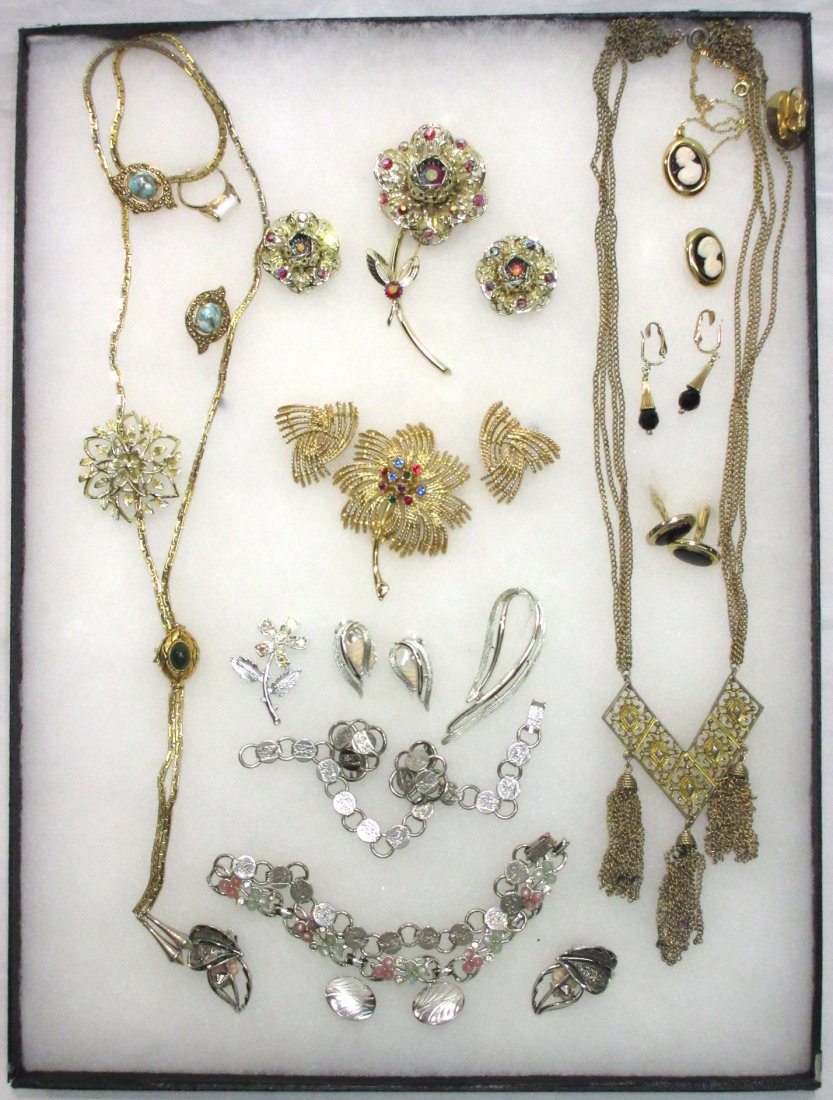 Lot Sara Coventry Jewelry: Designer Signed