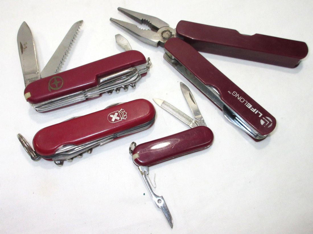 3 Knives & Folding Tool (1 of 6)