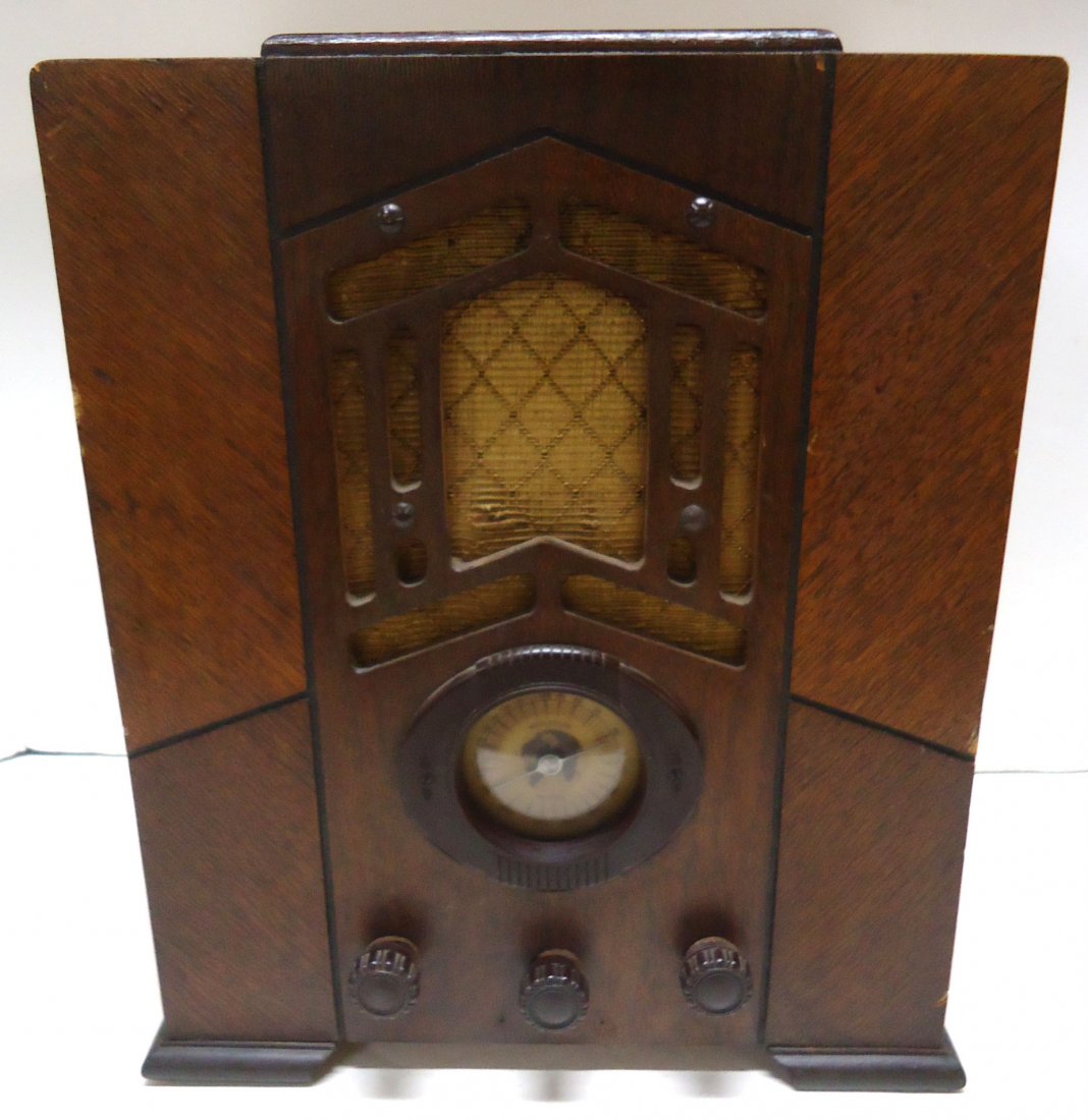 Wooden Table Model Radio (1 of 10)