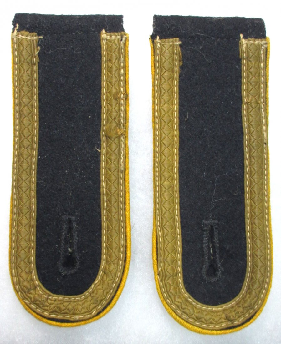 Pr German WWII Enlisted Shoulder Boards (1 of 3)