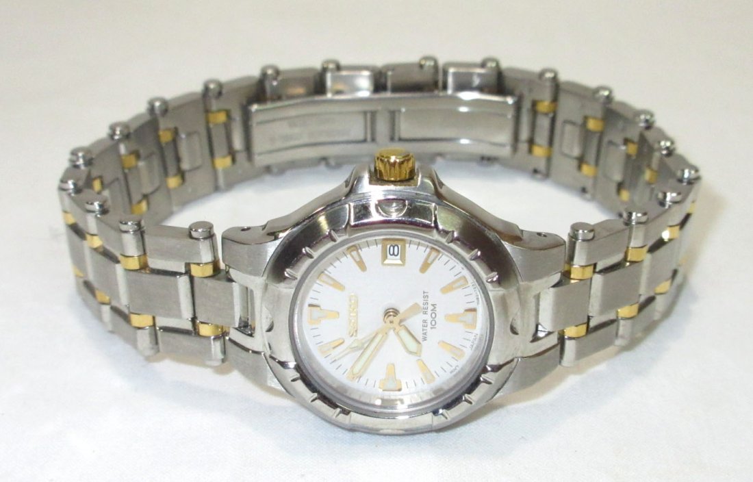 Ladies Seiko Wrist Watch: Water Resistant