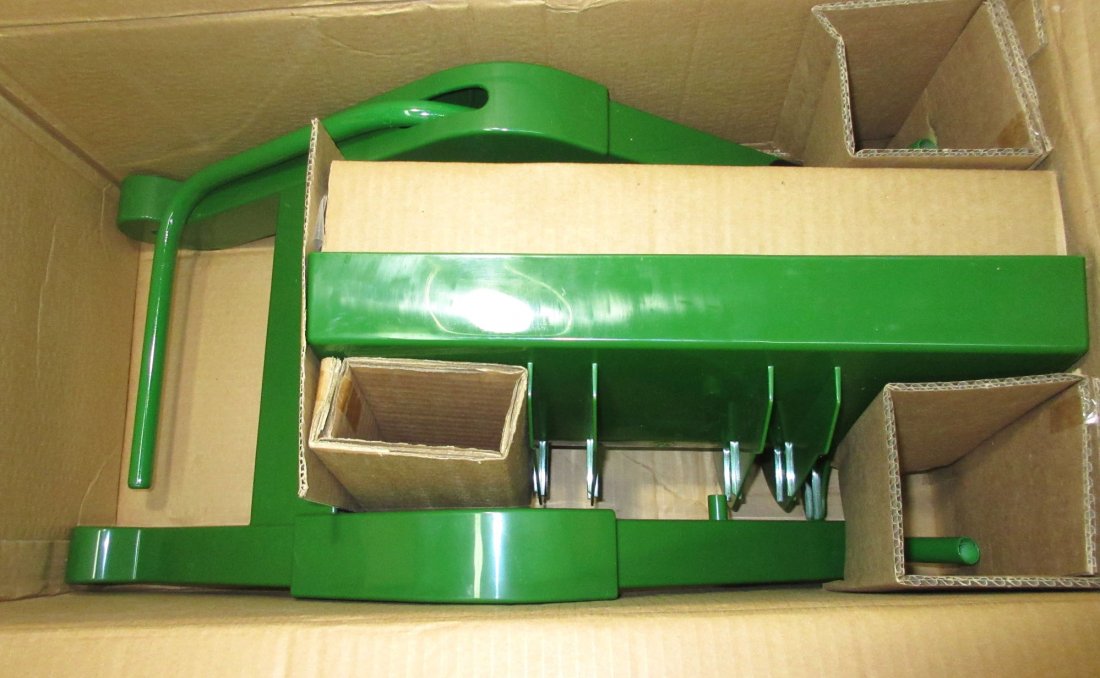 ERTL Pedal Tractor Loader NIB (1 of 4)