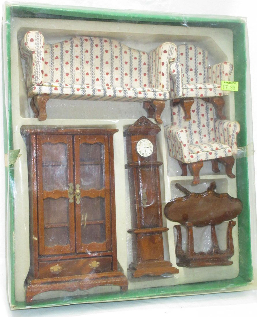 Wooden Doll House Furniture N.I.B (1 of 4)