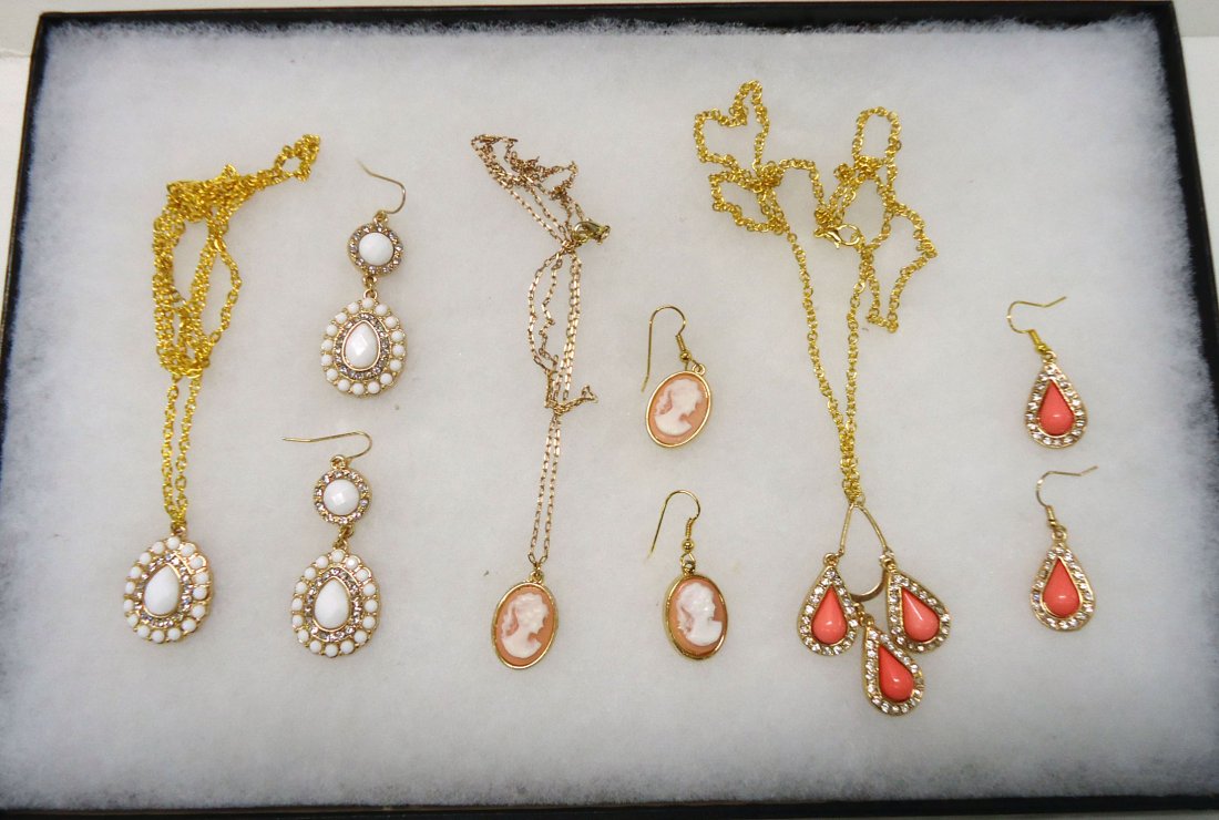2 Costume Necklace & Earring Sets (1 of 4)