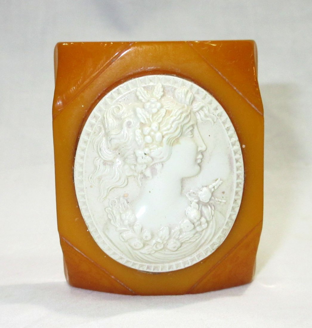 Great Butterscotch Bakelite Cameo Brooch (1 of 5)