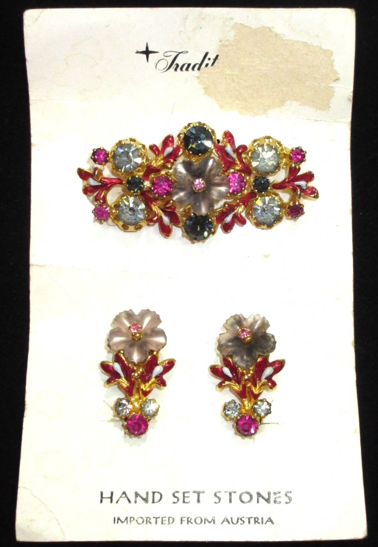 Austria Brooch Set on Original Card (1 of 5)