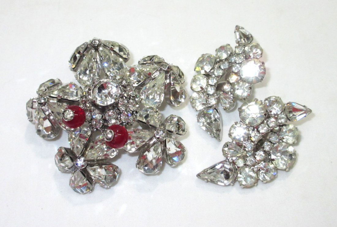 Incrediable,Unusual Rhinestone Brooch (1 of 5)