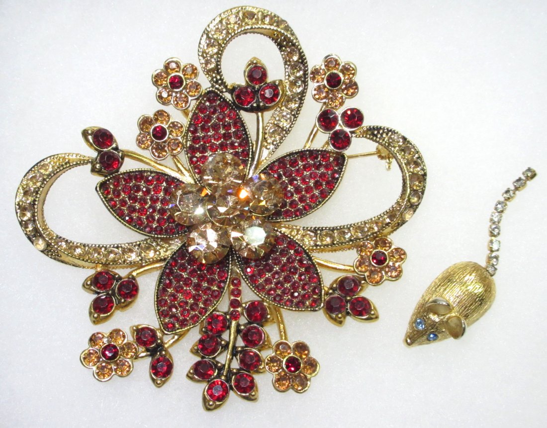 Super AVON 35yr. Anniversary Rhin. Brooch (1 of 6)