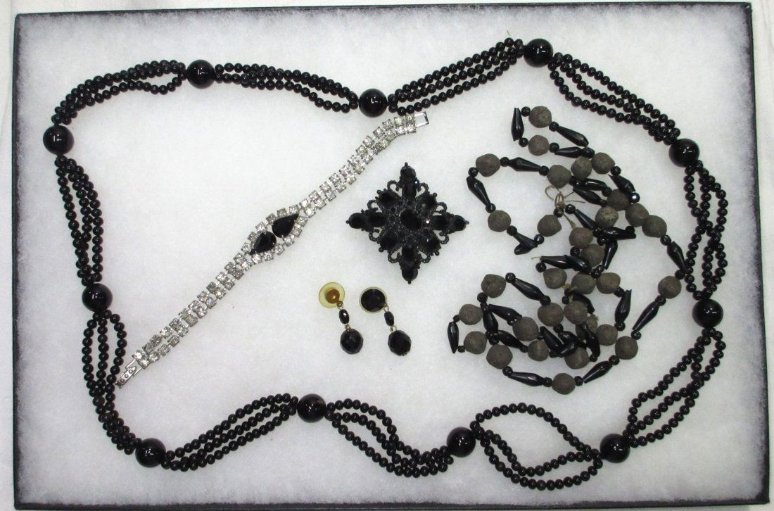 Black Glass 5pc Jew. Neck/Brac/Pin/Earr. (1 of 7)