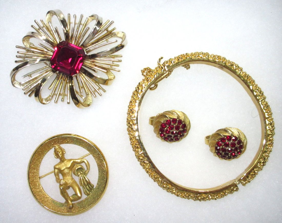 Crown Trifari Brushed Gold Red Rhin Jewelry: 2 1/2" Hinged Brac w/sfty Chain- 1 1/2" Aquarias Pin-3/4" Ruby Gls Earrings -2 1/4" Atomic Pin