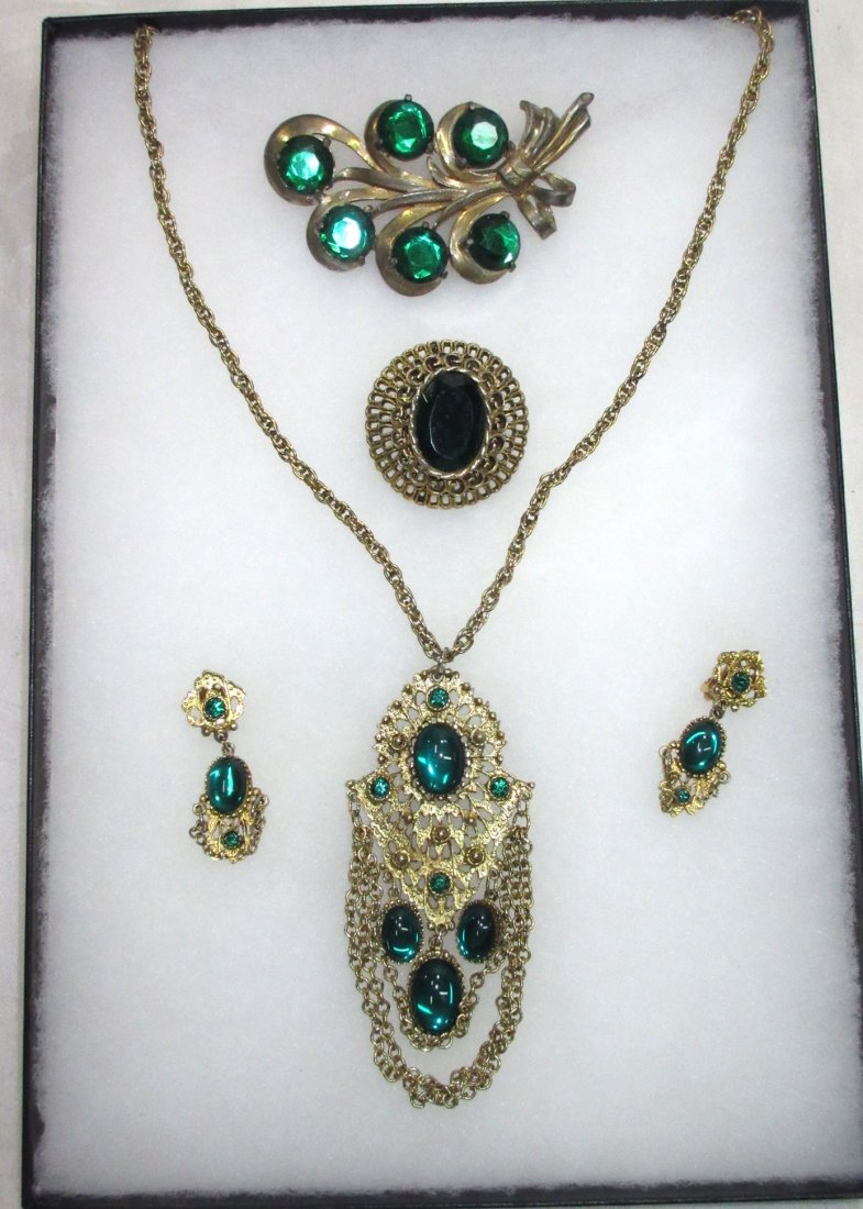 Great Emerald Glass Jewelry (1 of 9)
