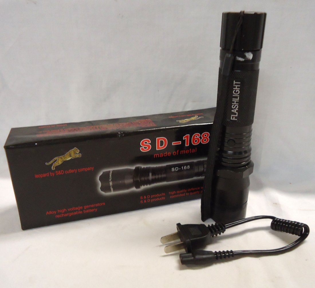 SD-168 Flashlight Tazer NIB (1 of 2)