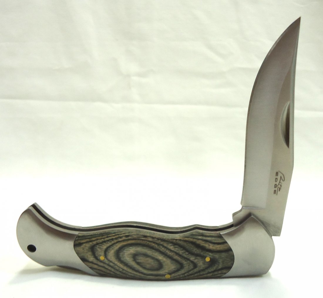 4 3/4 Lock Blade Folding Knife (1 of 2)