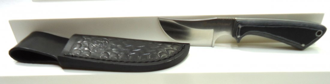 7" Smith & Wesson Skinner Knife: 7"