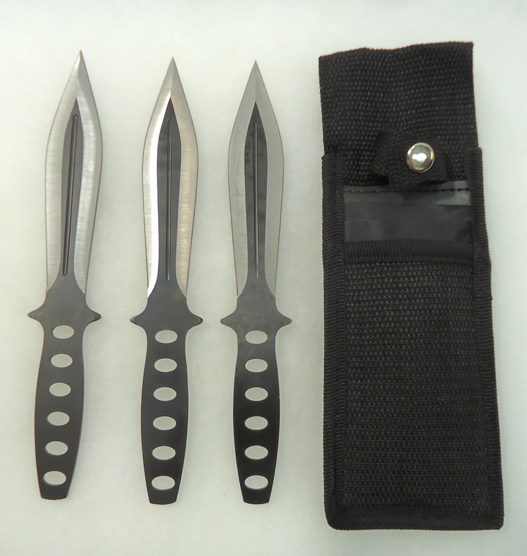 Set of 3 Throwing Knives (1 of 2)