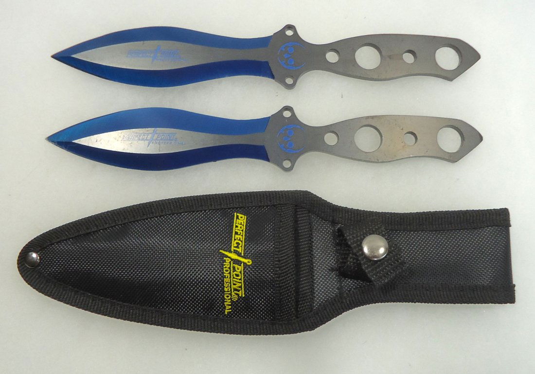 Set of 2 Throwing Knives (1 of 3)