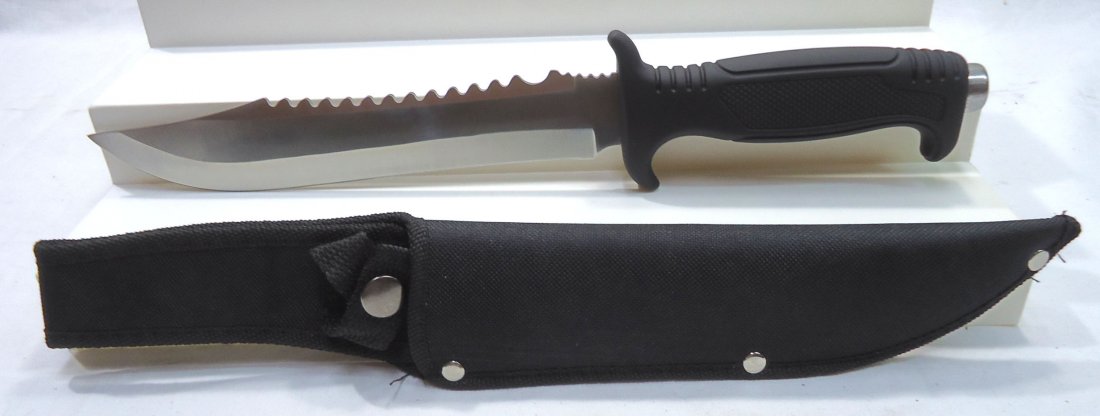 13 1/2" Extreme Gator Bowie Knife (1 of 3)
