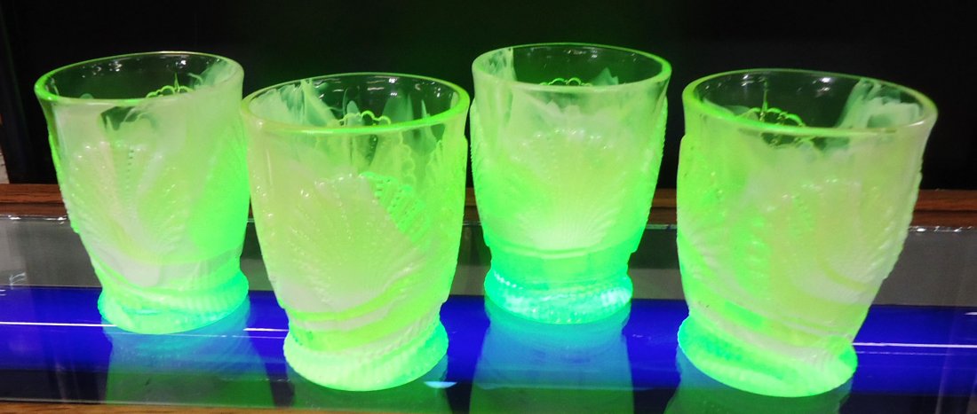 4 Vaseline Opal "Shell" Tumblers: 4"T x 3"W