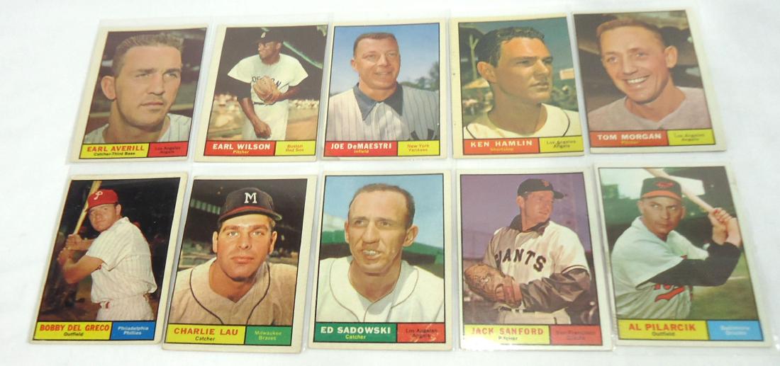 (10) 1961 Topps Baseball Cards: 1961
