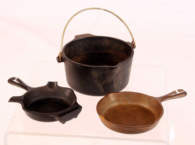 Griswold Miniature Pans & pot