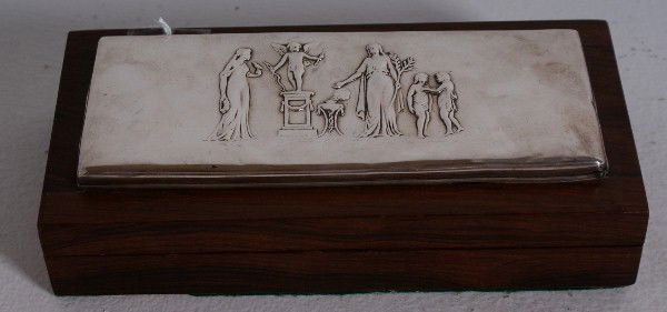 William Comyns & Sons Ltd., London, 1905 sterling: William Comyns & Sons Ltd., London, 1905 sterling silver mounted rectangular box. H: 2 1/2" W: 10" D: 5"