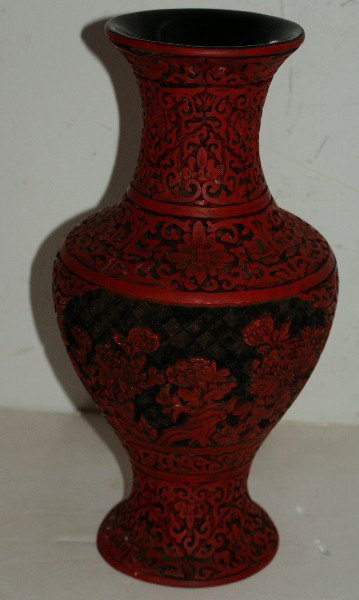 Chinese cinnabar lacquer vase. H: 12": Chinese cinnabar lacquer vase. H: 12"