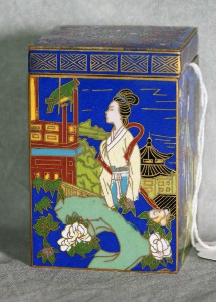 Cloissanai chinese covered box. H:3" square 2".: Cloissanai chinese covered box. H:3" square 2".