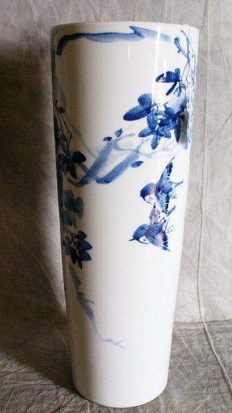 Chinese painted porcelain umbrella stand. H:18.25": Chinese painted porcelain umbrella stand. H:18.25".